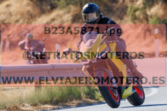 B23A5871